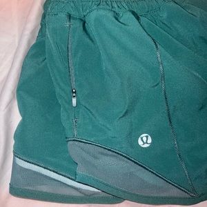 Lululemon hotty hot shorts 2.5”